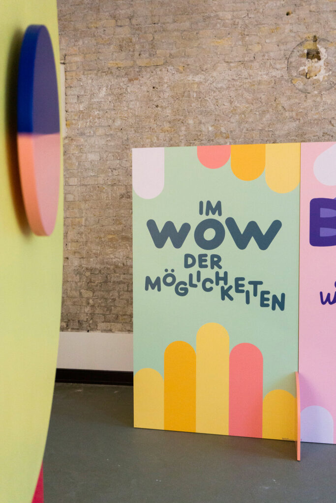 Heimathafen_Wiesbaden_Civilkammer_wall-of-claim_im-wow-der-moeglichkeiten_11-2022_DSC01700_copyright-studio-komplementaer